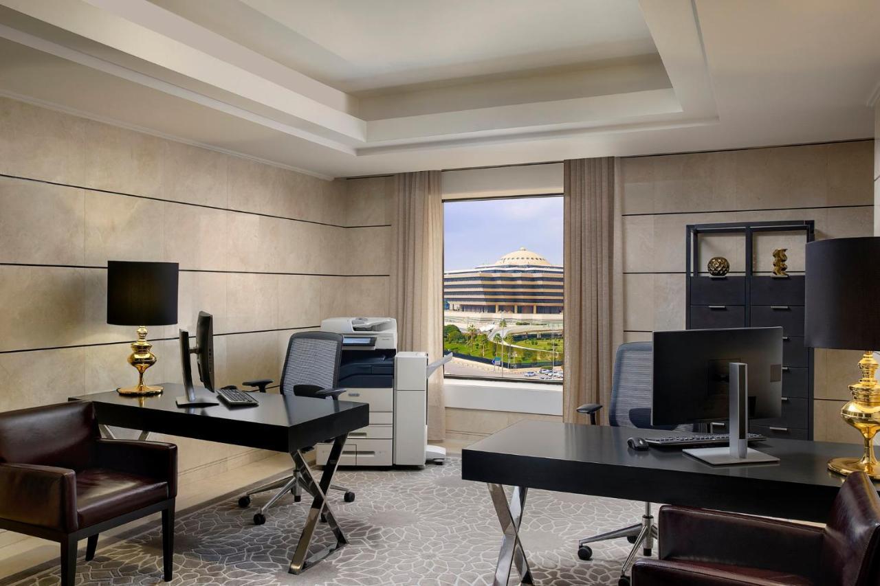 Voco - Riyadh, An Ihg Hotel - فندق فوكو الرياض, احدى فنادق مجموعة إنتركونتيننتال Zewnętrze zdjęcie The Business Centre