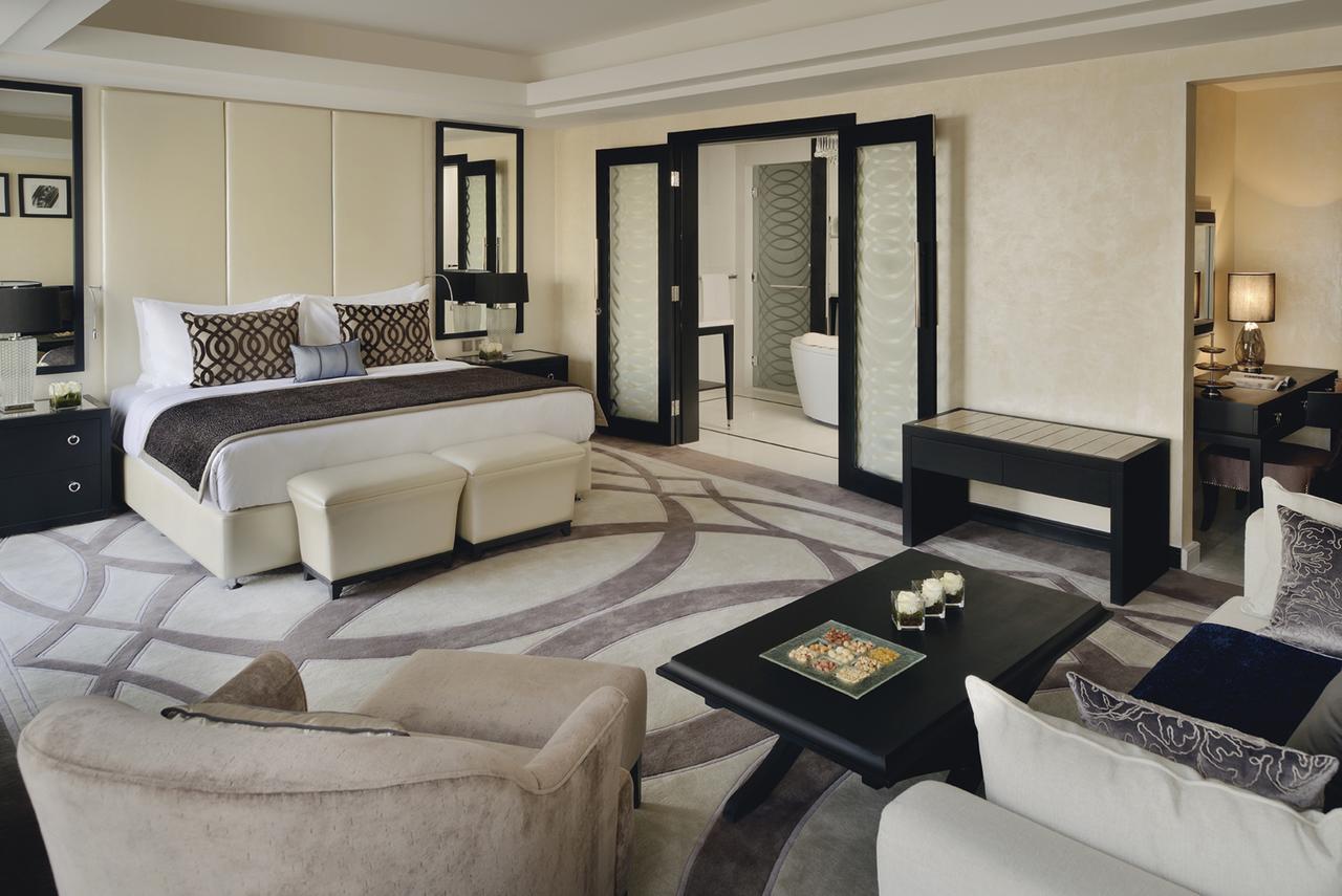 Voco - Riyadh, An Ihg Hotel - فندق فوكو الرياض, احدى فنادق مجموعة إنتركونتيننتال Zewnętrze zdjęcie A suite at the Jumeirah Emirates Towers Hotel