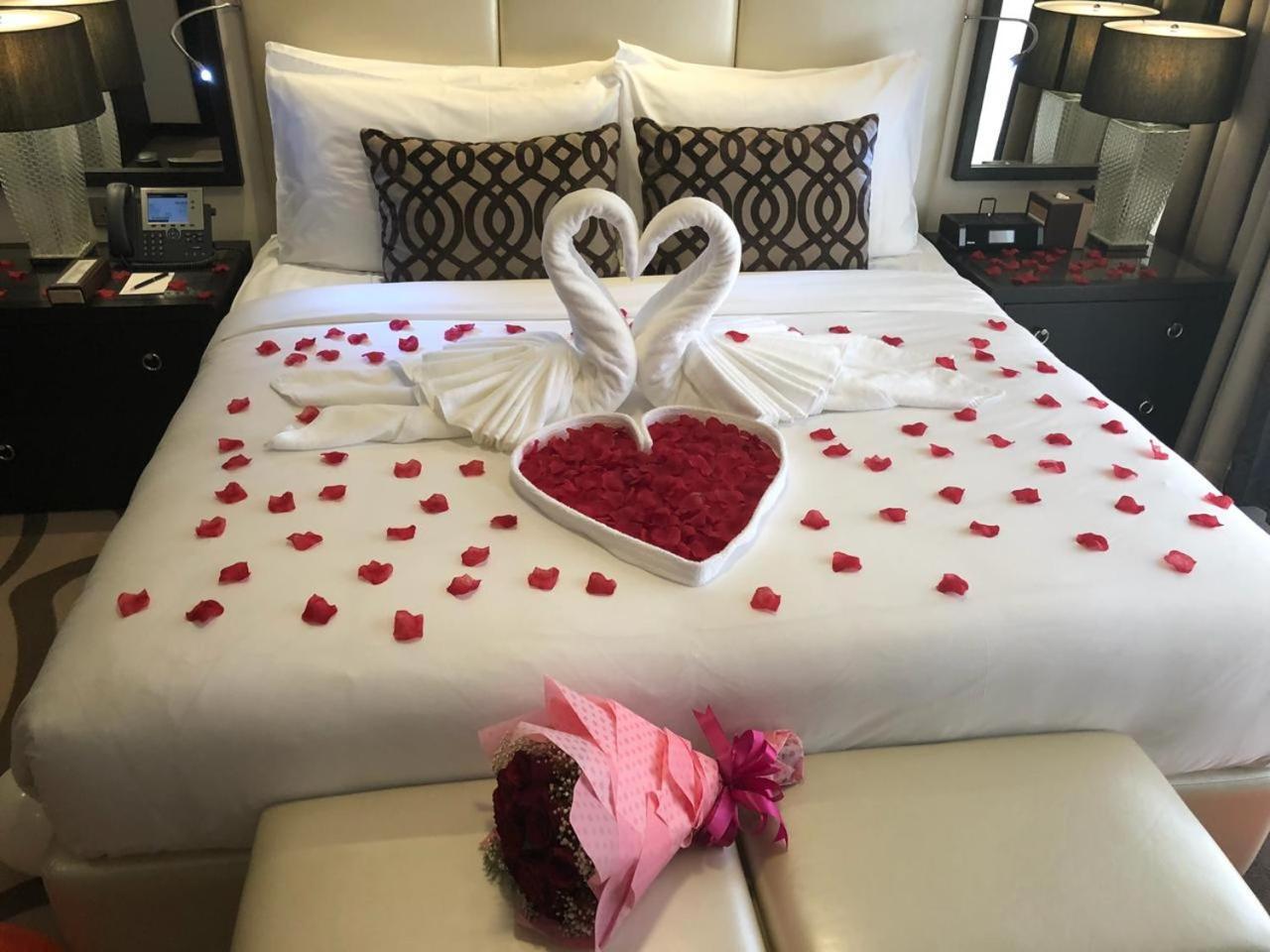 Voco - Riyadh, An Ihg Hotel - فندق فوكو الرياض, احدى فنادق مجموعة إنتركونتيننتال Zewnętrze zdjęcie Honeymoon suite at the Hilton San Francisco