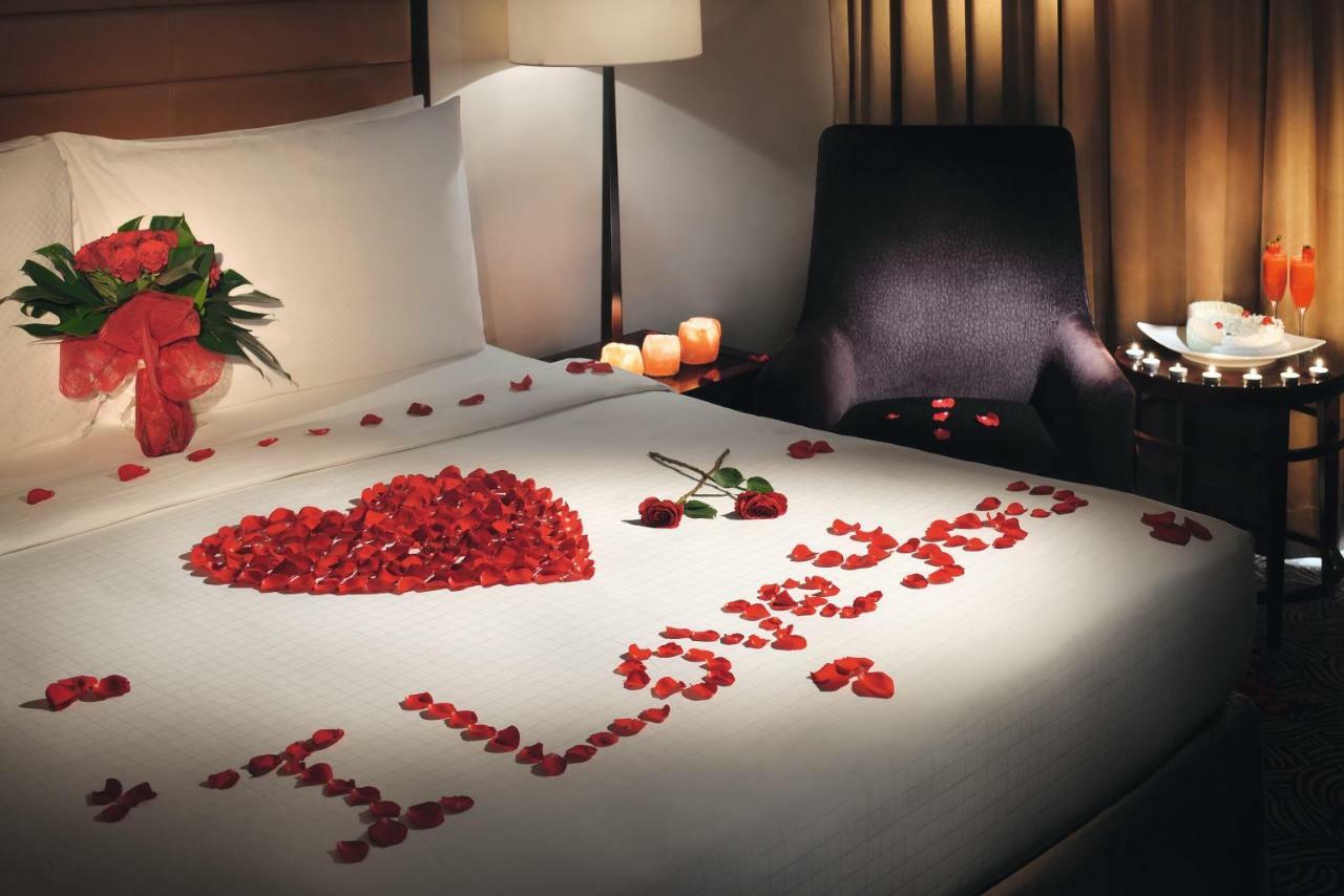 Voco - Riyadh, An Ihg Hotel - فندق فوكو الرياض, احدى فنادق مجموعة إنتركونتيننتال Zewnętrze zdjęcie A bed decorated for Valentine's Day