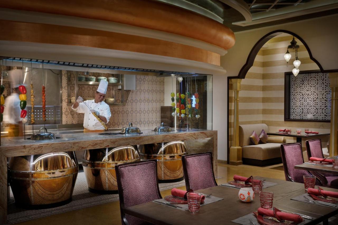 Voco - Riyadh, An Ihg Hotel - فندق فوكو الرياض, احدى فنادق مجموعة إنتركونتيننتال Zewnętrze zdjęcie The restaurant Al Dar