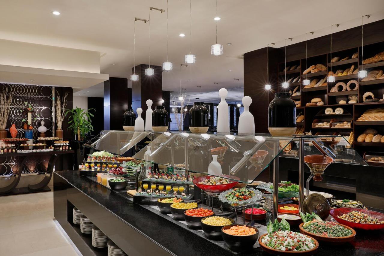 Voco - Riyadh, An Ihg Hotel - فندق فوكو الرياض, احدى فنادق مجموعة إنتركونتيننتال Zewnętrze zdjęcie A buffet at a hotel