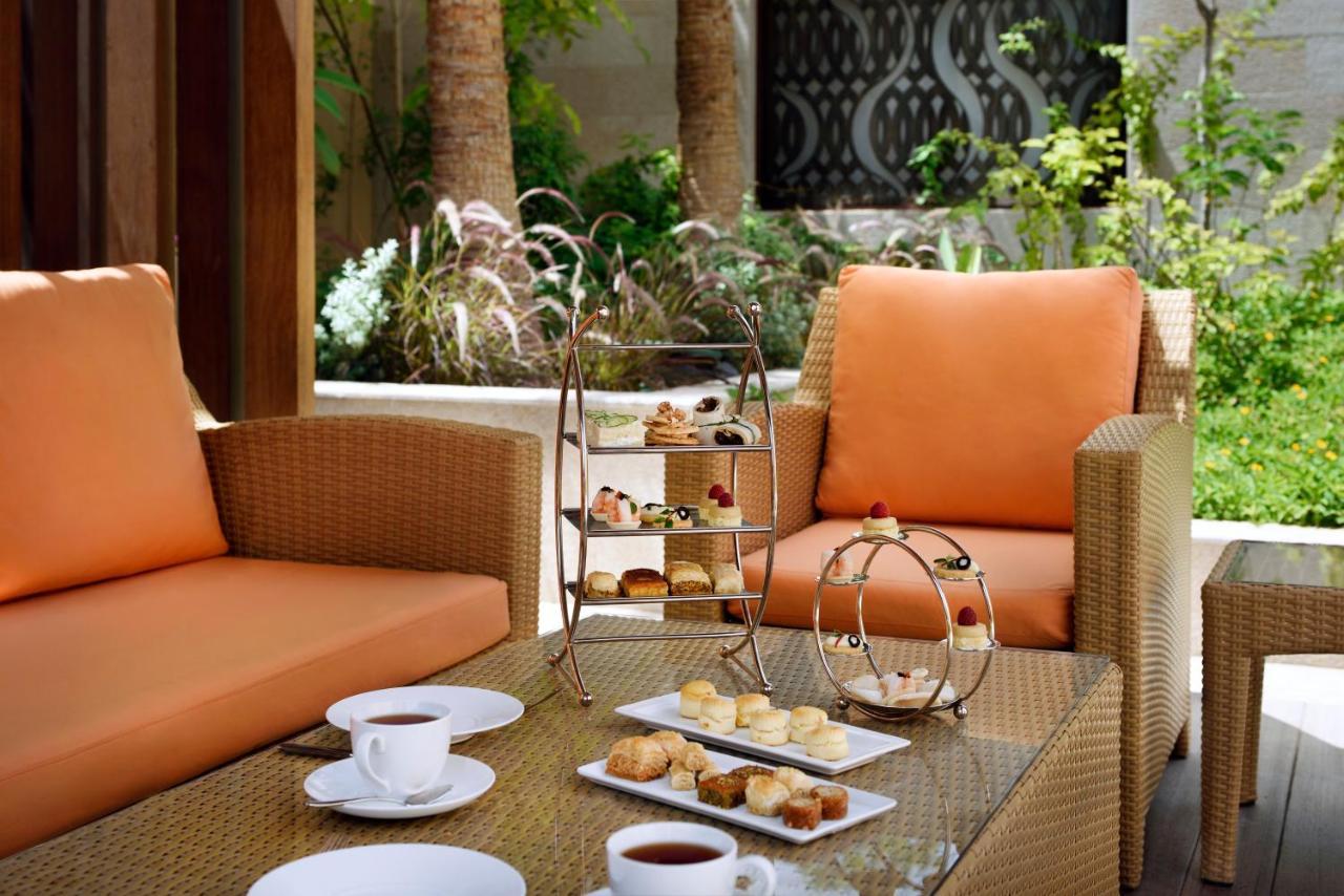 Voco - Riyadh, An Ihg Hotel - فندق فوكو الرياض, احدى فنادق مجموعة إنتركونتيننتال Zewnętrze zdjęcie Afternoon tea at the Four Seasons Hotel, Cairo